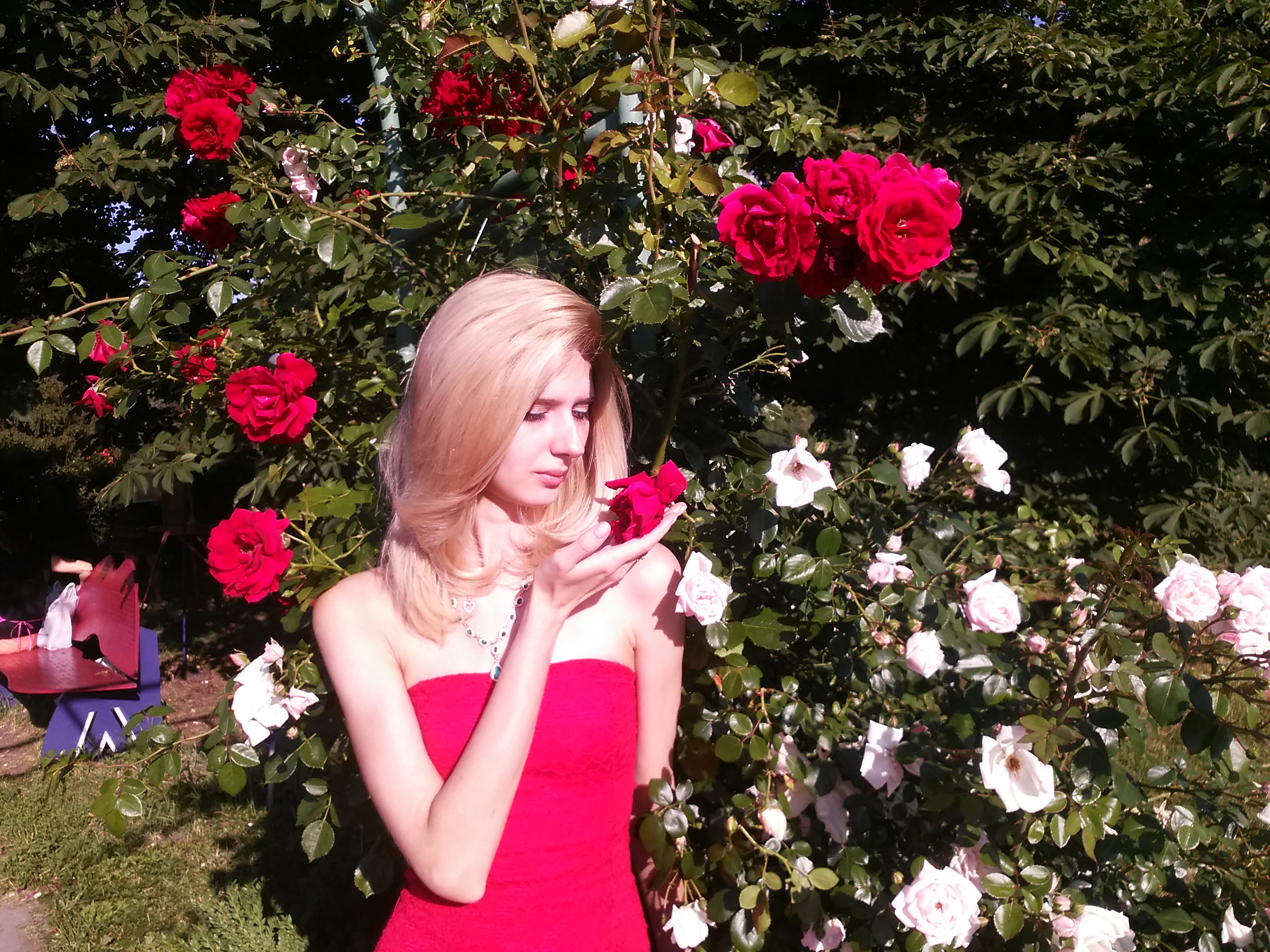 Нина на закате — путешественница и фотограф