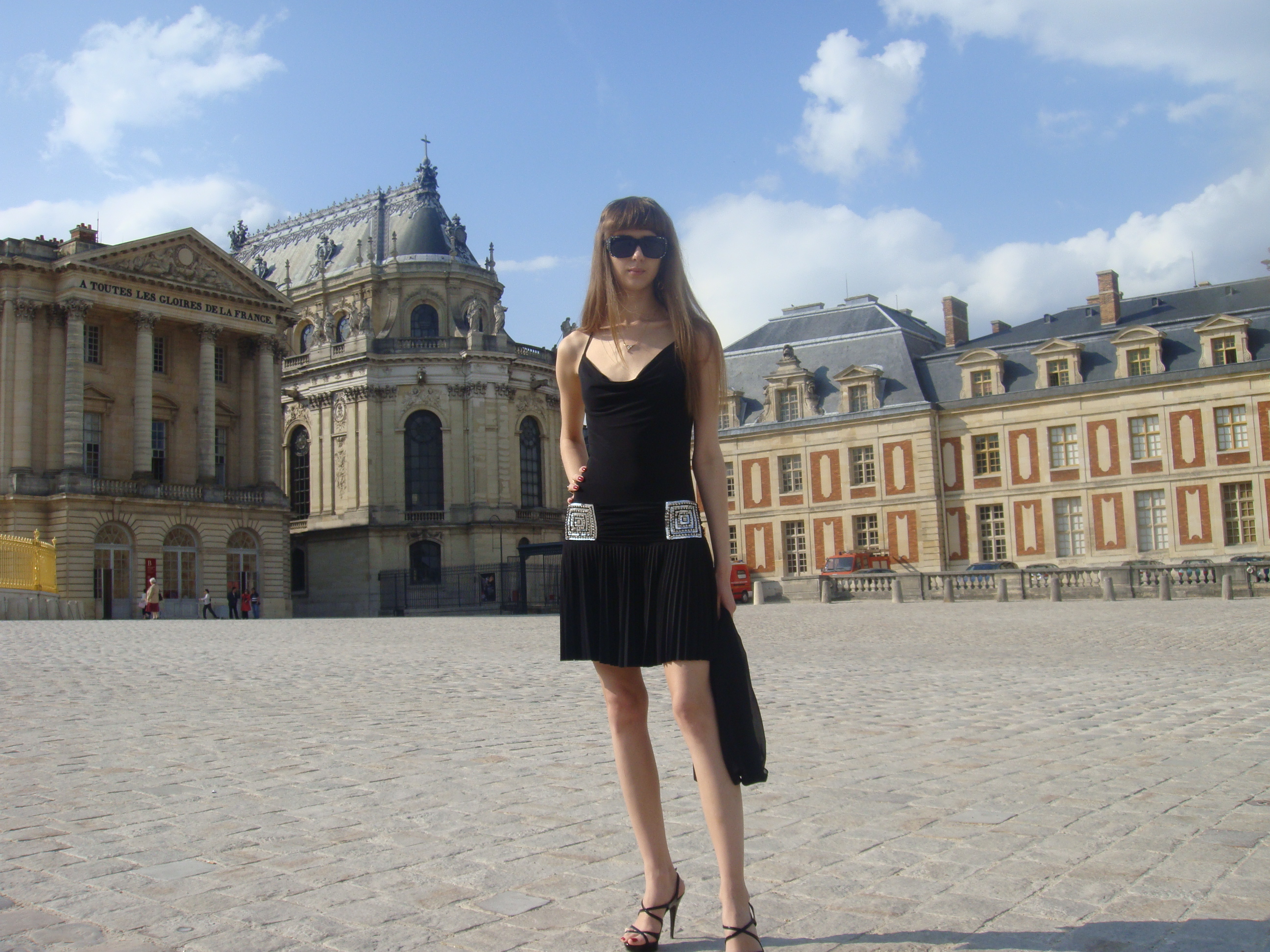 Ночной город с неоновыми огнями